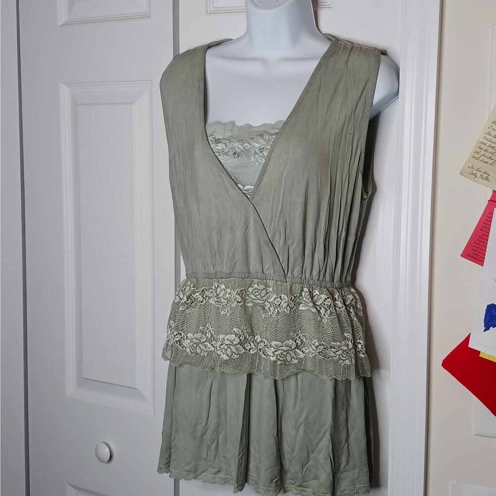 POL Desert Sage Lace V Neck Top NWT Size Large - Picture 8 of 13